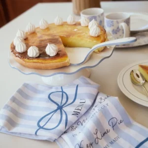 Lexington Stoneware Wavy Cake Stand BL/WH